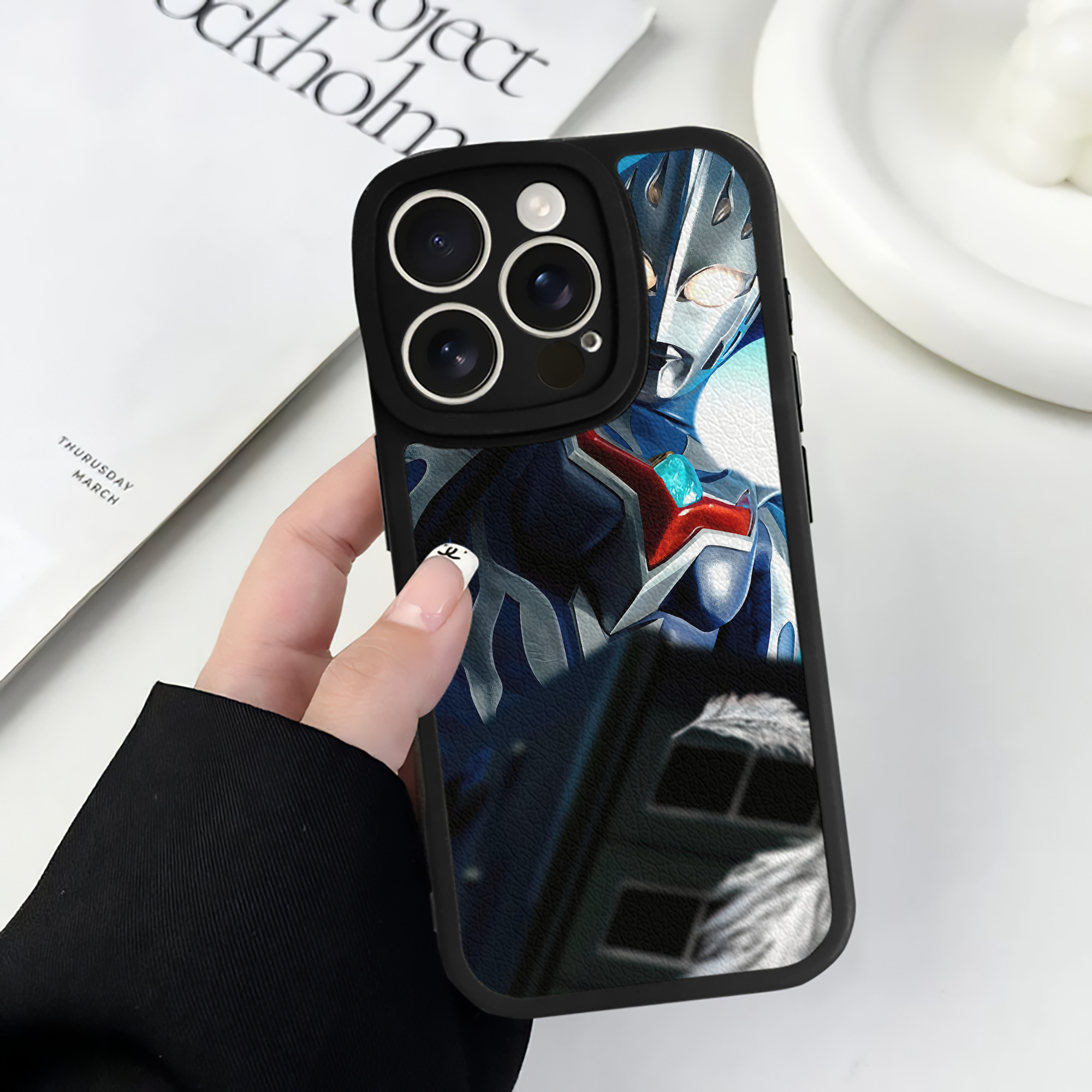 （画像用） ウルトラマン Ultraman 【iPhone 16シリーズ対応】シリコンスマホケース（レザー調） 材質：シリコン